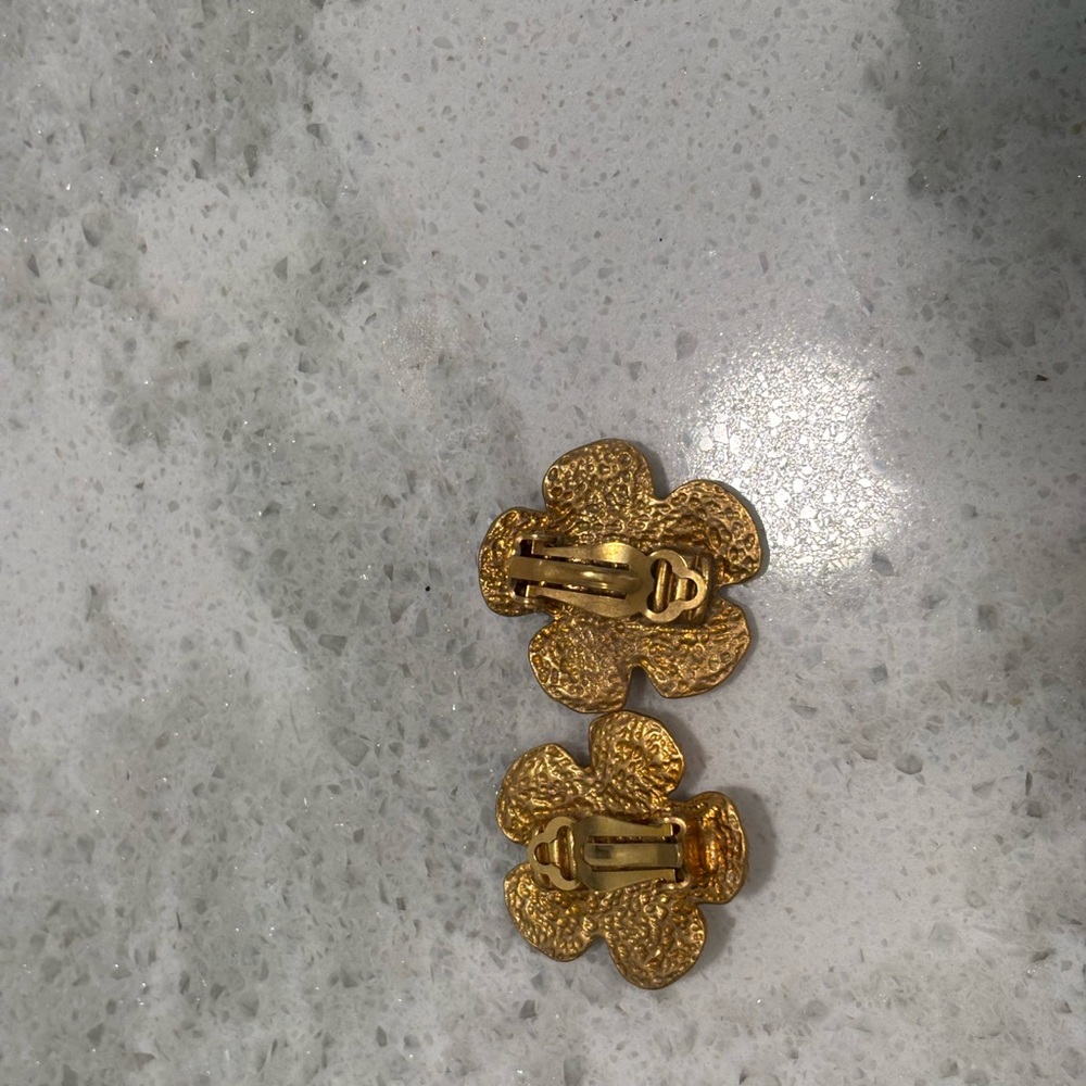 CHANEL Vintage Gold Plated Quilted Camellia Earrings with COA 3/4x3/4 - Picture 9 of 9